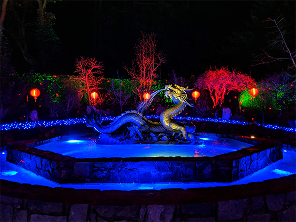 a fountain at Butchart Gardens with a dragon as the centerpiece.